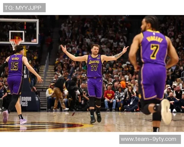 东契奇首节表现轻松自如7投4中斩获13分2板3助1断1帽展现全能实力