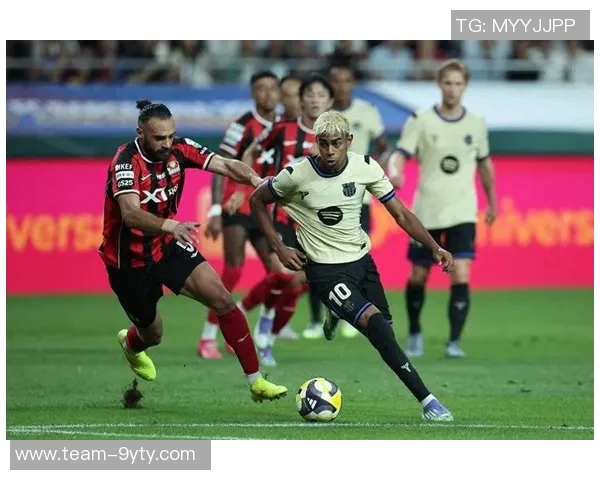 心系男友亚马尔复出战场女友热情助威全场目光聚焦