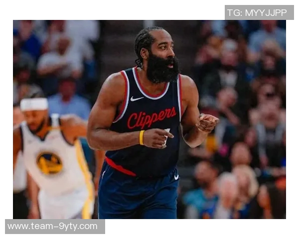 哈登四天三战展现超强表现快船战绩一胜两负引发关注