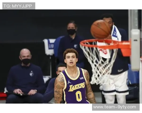 库兹马半场表现抢眼10投6中贡献13分6篮板2助攻并抢下3前场板