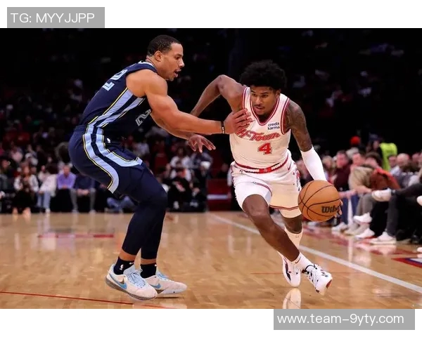 杰伦格林重摔让人揪心站起身后全场松了一口气